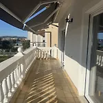 Beachfront Jackie Apartment