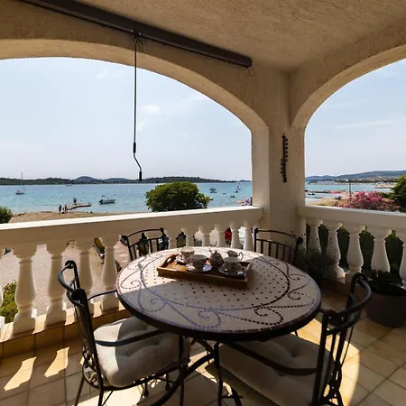 Beachfront Jackie 公寓