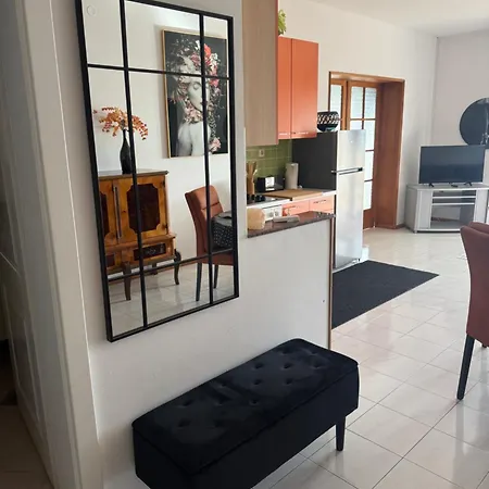 Beachfront Jackie * Srima