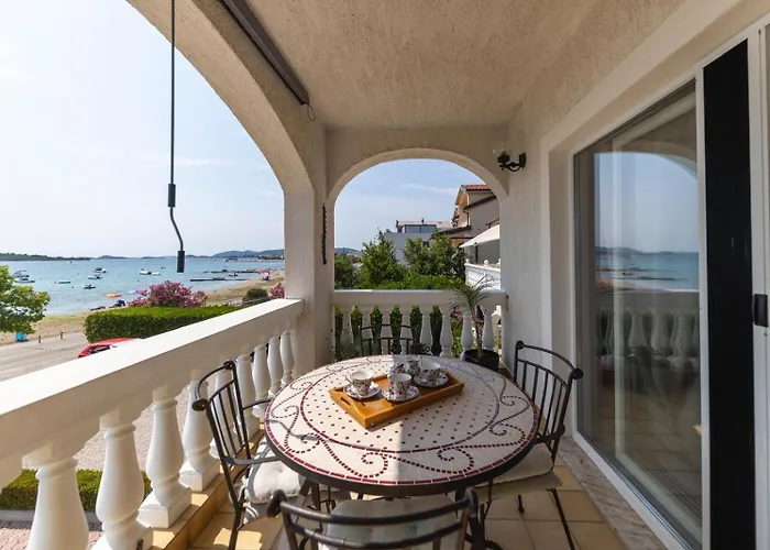 Beachfront Jackie Srima