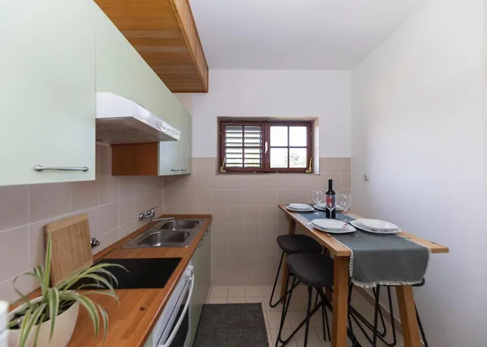 Beachfront Jackie * Srima