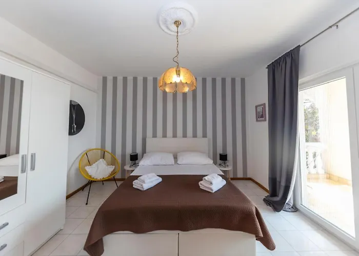 Apartamento Beachfront Jackie Srima