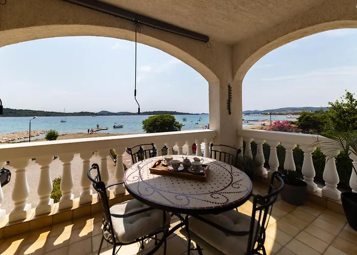 Beachfront Jackie Apartman